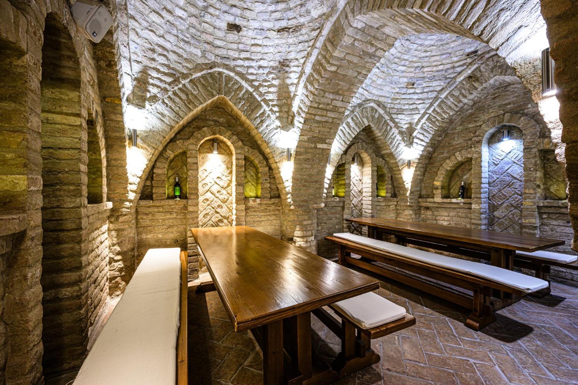 Vinatus Pince Hotel Villány Екстериор снимка